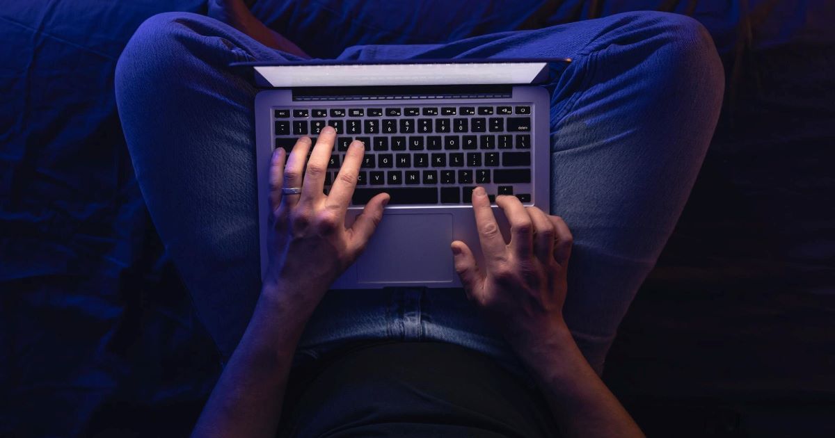 Uma plataforma de conteúdo adulto enfrenta uma tentativa de extorsão conduzida pela gangue de hackers ShinyHunters.