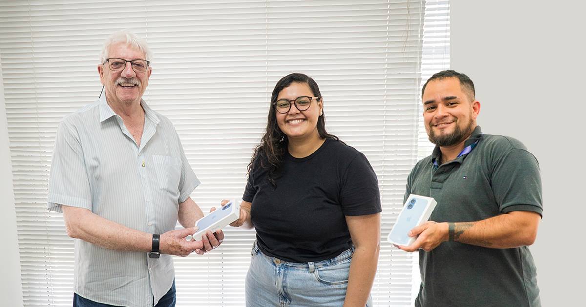 Os dois premiados não apenas levaram para casa o moderno aparelho, mas também a satisfação de terem participado da aprovação da pauta.