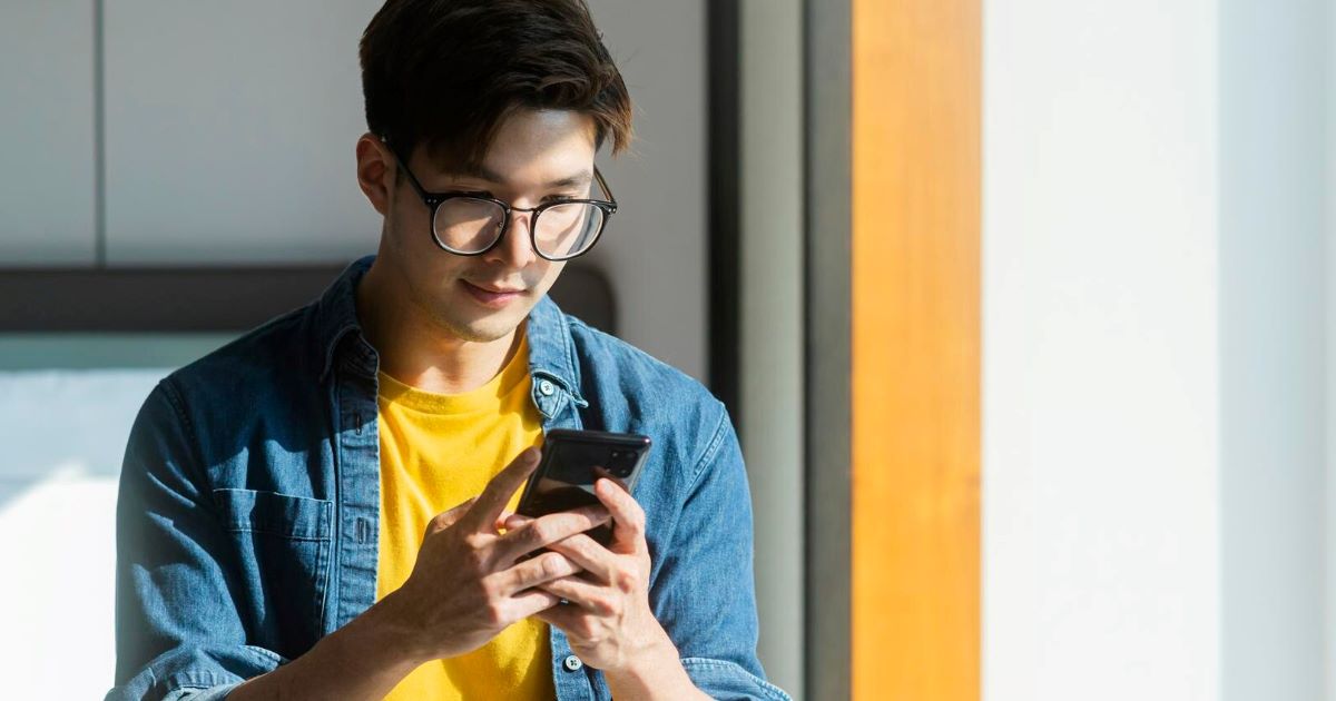 O aplicativo “Você Está Morto?” foi criado para atender principalmente jovens que vivem sozinhos e temem morrer sem que ninguém perceba.