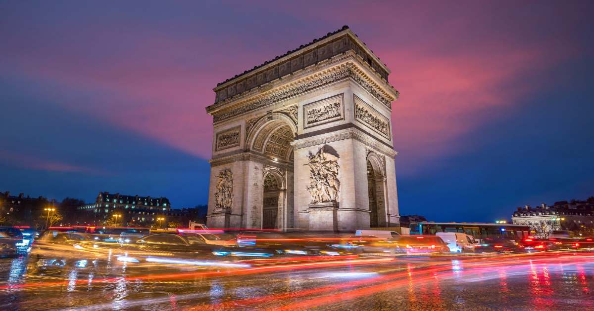 A França pretende proibir o uso de redes sociais por crianças e adolescentes menores de 15 anos a partir de setembro de 2026.