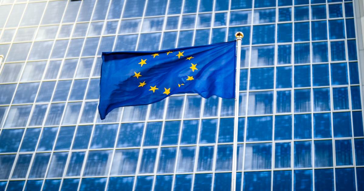 Proposta da CE busca regular e fortalecer a conectividade no bloco, mas setor de telecomunicações critica o impacto da iniciativa.