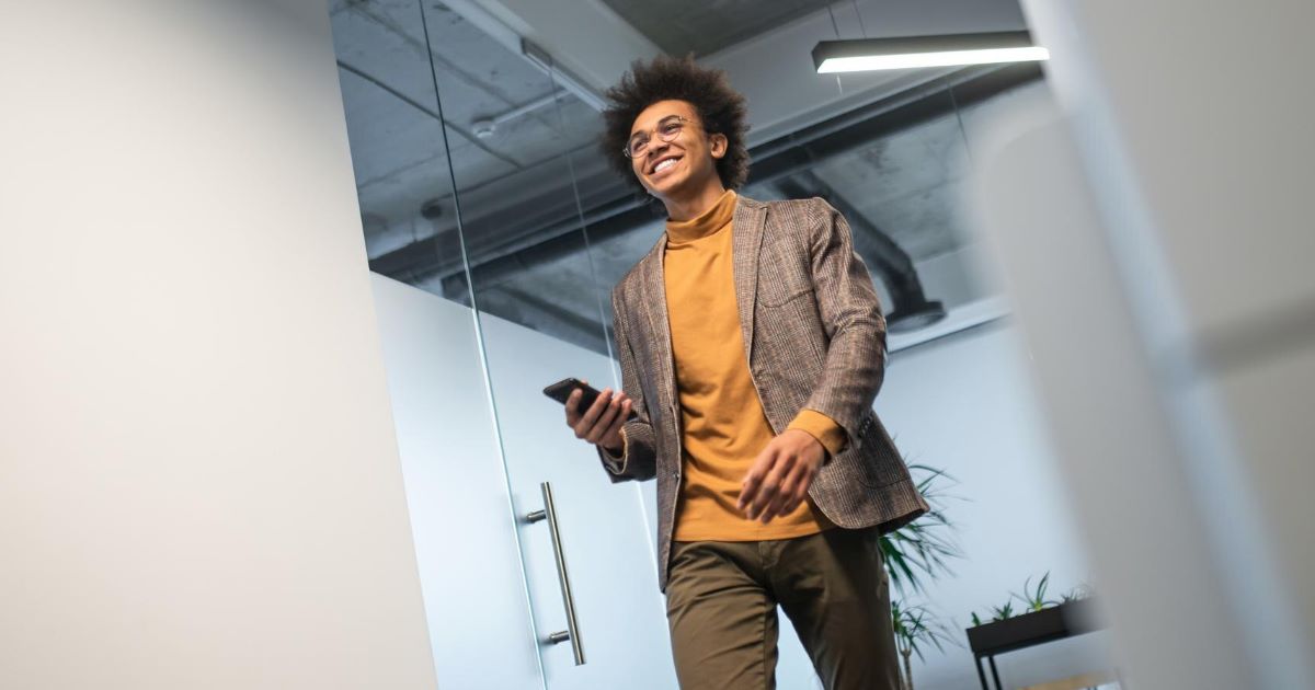 A proposta tem como ponto central o fim das jornadas com seis dias consecutivos de trabalho e um de descanso, modelo conhecido como escala 6x1.
