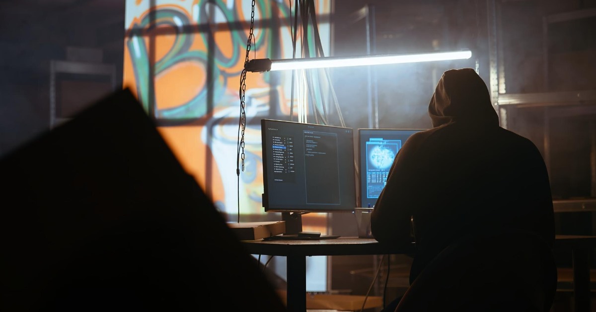 Uma nova modalidade de ataque digital está explorando funções aparentemente inofensivas de “Resumir com IA” para comprometer ambientes corporativos.