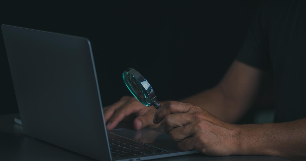 Iniciativas usam IA para cruzar dados e identificar irregularidades em contratos, supersalários ganham espaço em rede social.