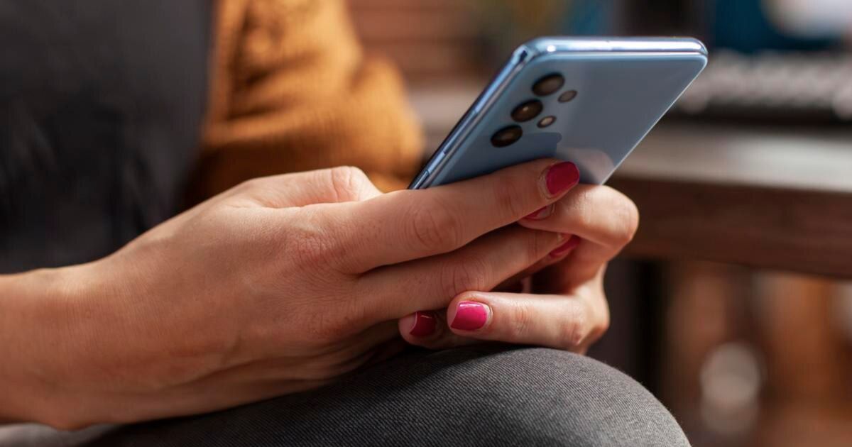 Recurso de supervisão parental enviará notificações quando adolescentes insistirem em pesquisar termos ligados a automutilação.