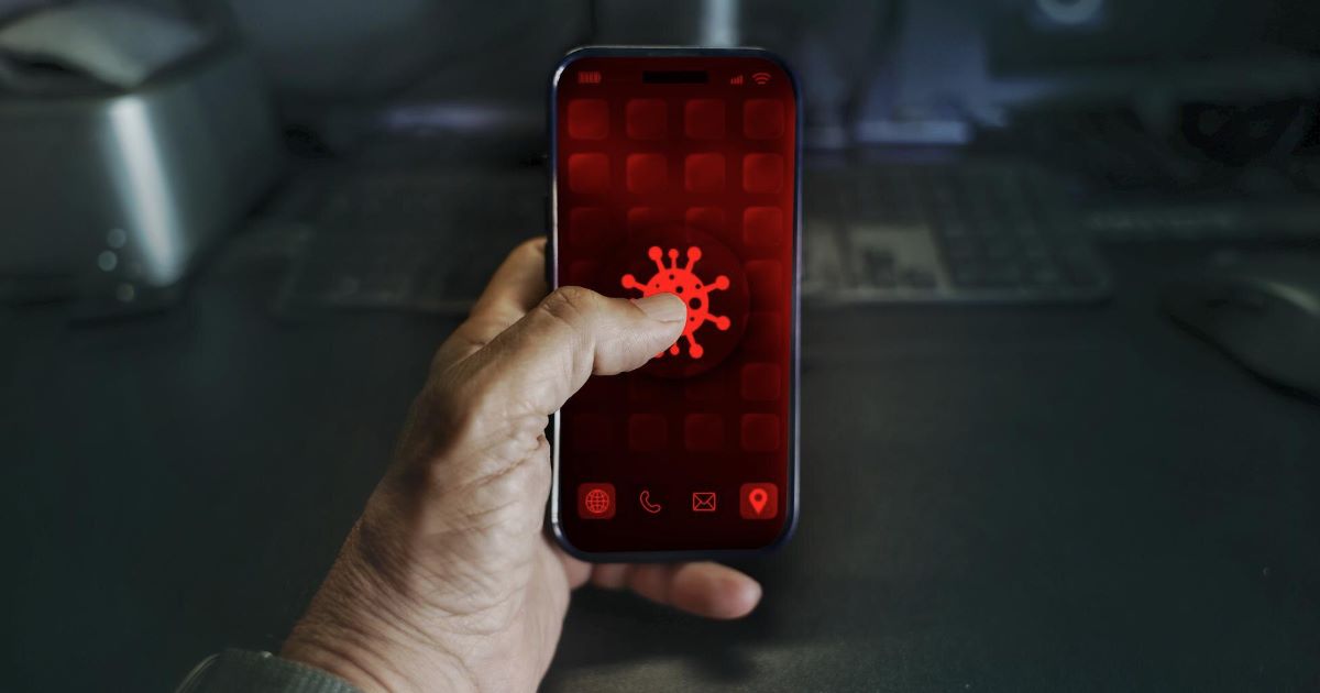 Cibercriminosos estão explorando ferramentas de inteligência artificial para ampliar a disseminação de malware em dispositivos Android.