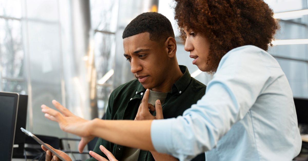 O edital destaca a forte presença de oportunidades voltadas às áreas de TI, que concentram parte significativa das vagas.