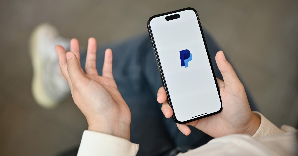 Uma falha de programação no aplicativo PayPal levou à exposição de dados pessoais de cerca de 100 clientes empresariais em 2025.