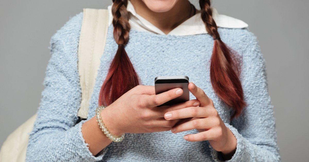 franca-restricao-redes-sociais-menores