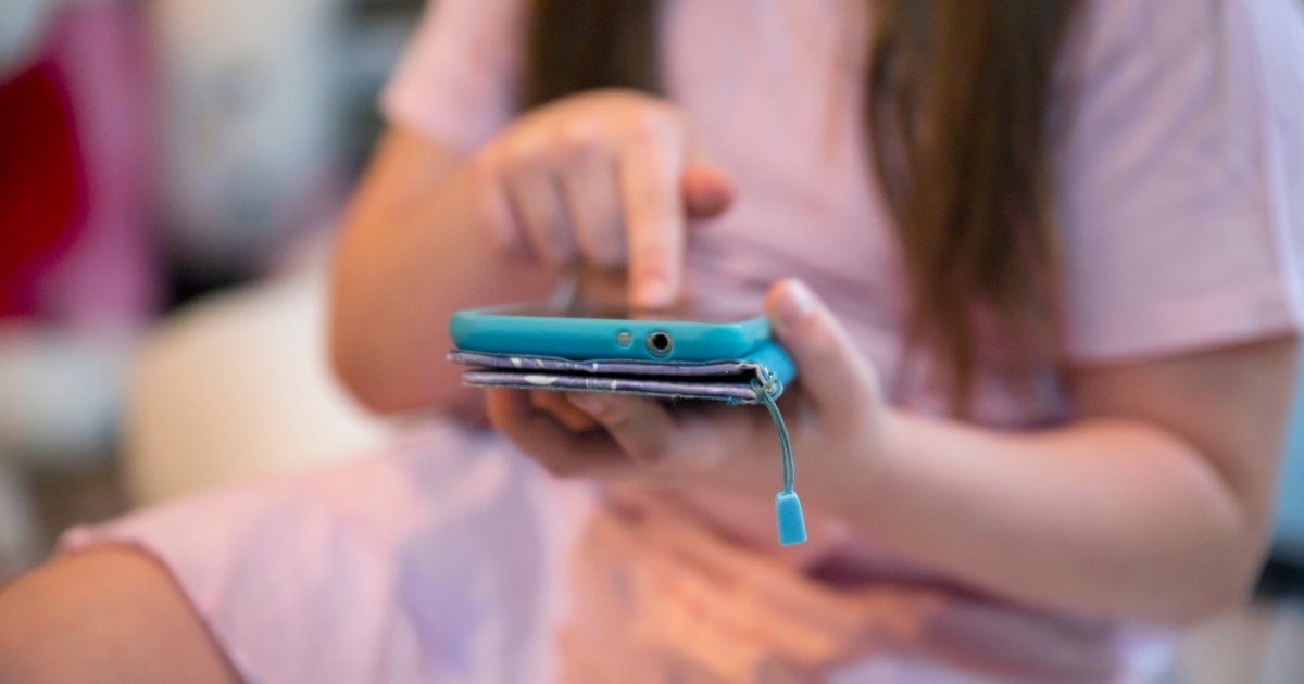 reino-unido-restricoes-redes-sociais-menores