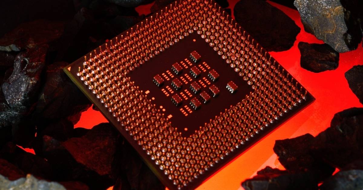 cientistas-chip-operar-700-c