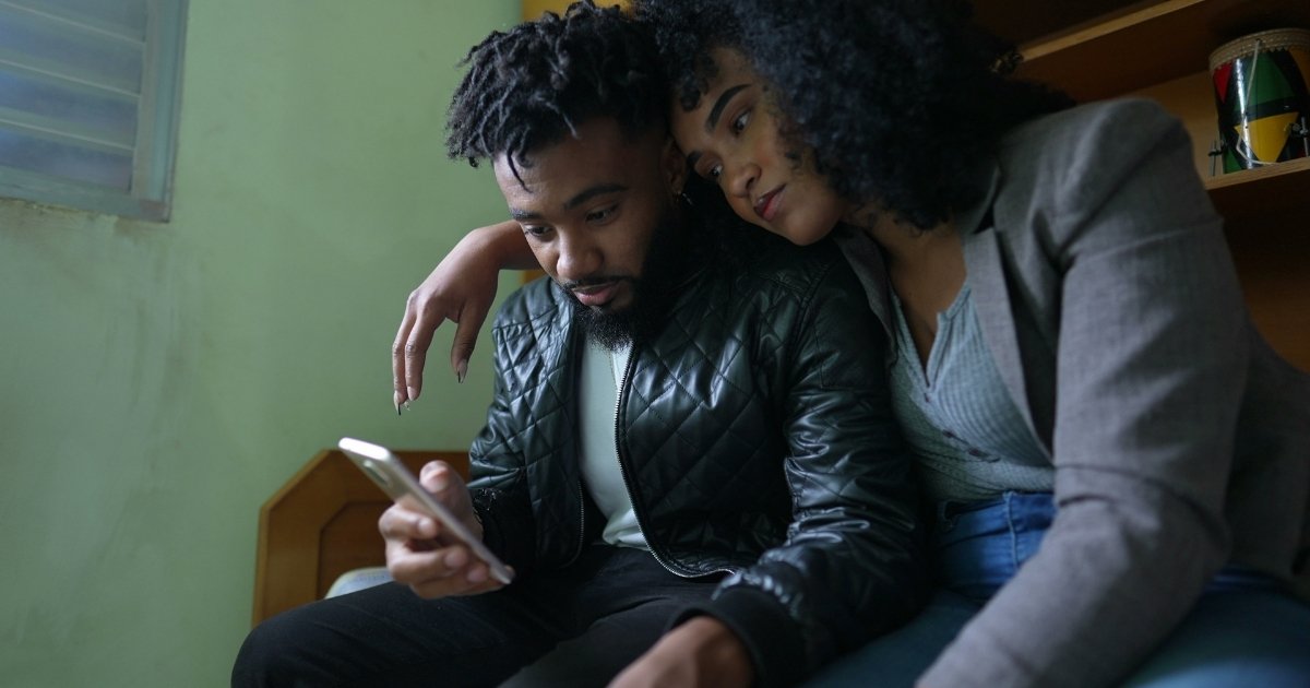 espiar-o-celular-pratica-frequente-estudo