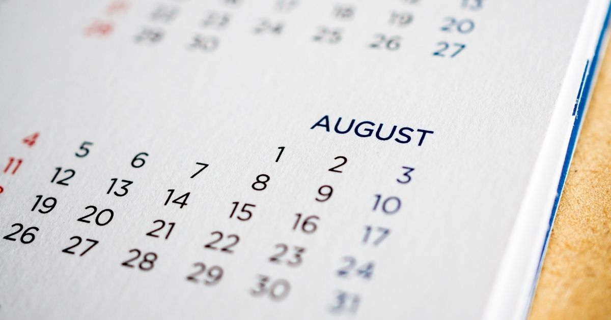 agosto-infinito-nenhum-feriado-saiba